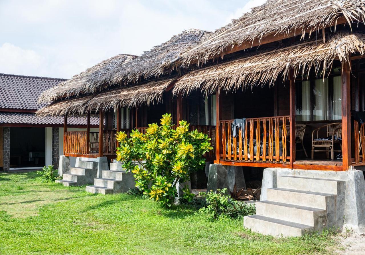 The Ujung Bocur Bungalows Krui Esterno foto