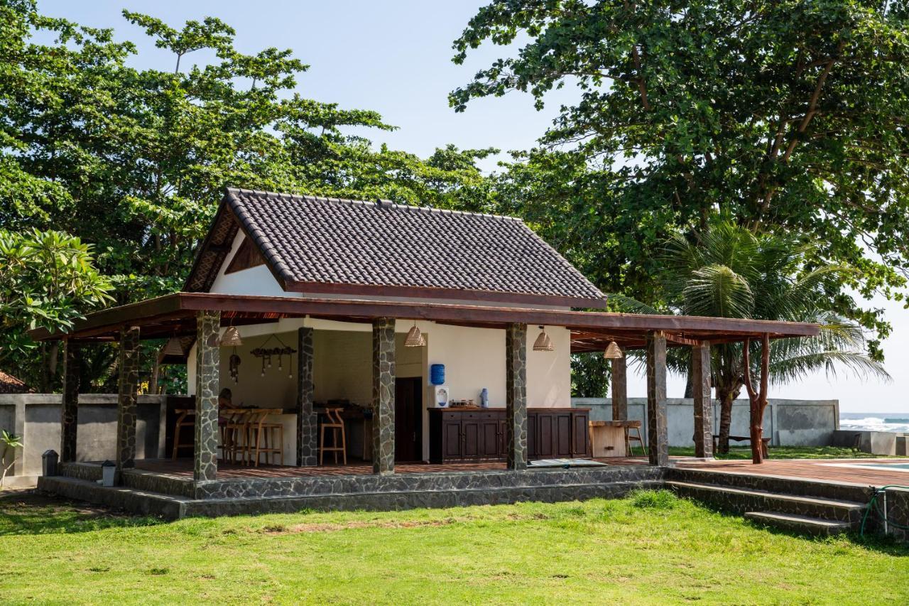 The Ujung Bocur Bungalows Krui Esterno foto